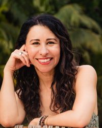 Laura Deir Headshot