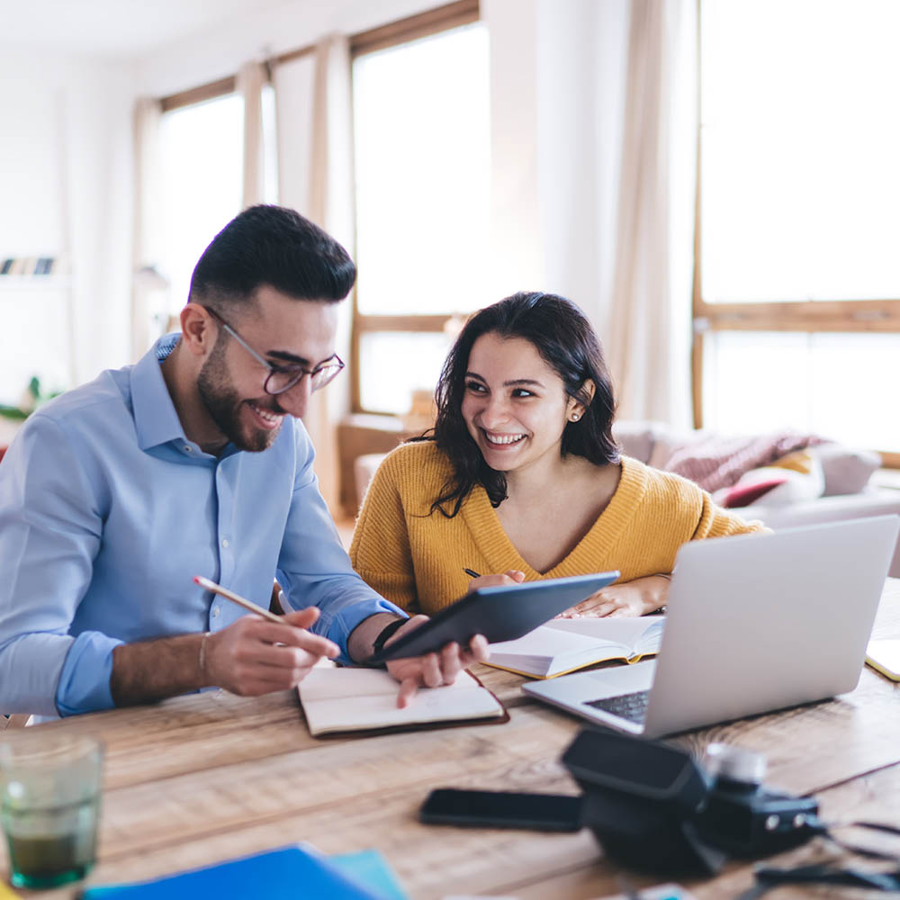 Couple-looking-at-Computer